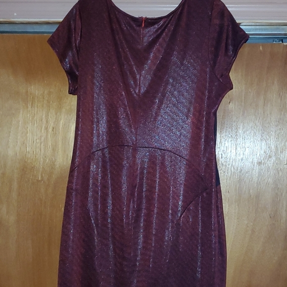 Fashion to figure deep burgundy evening dress - Picture 5 of 9